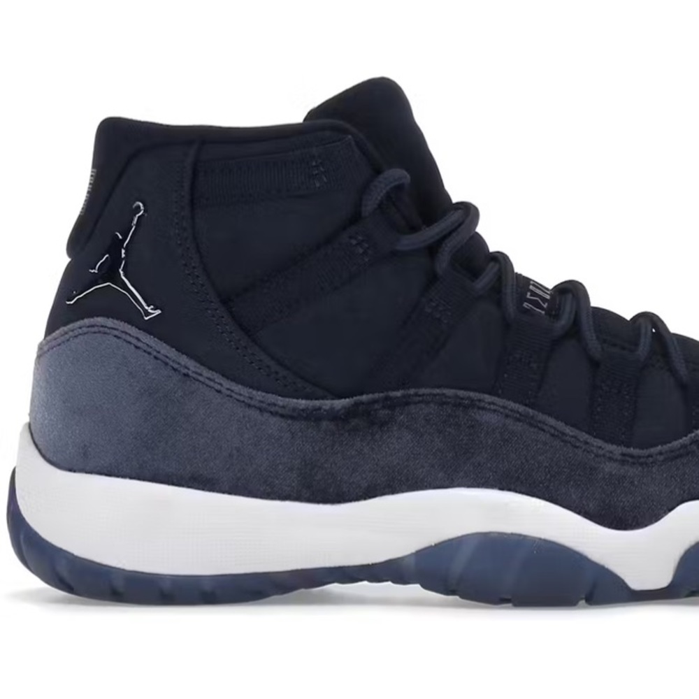Air Jordan 11 Velvet "Midnight Navy" sneakers - Picture 4 of 5